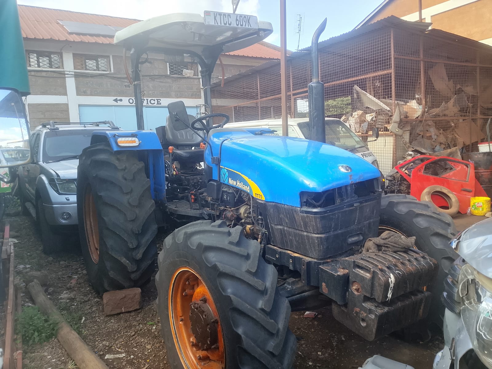 KTCC 609K NEW HOLLAND TRACTOR