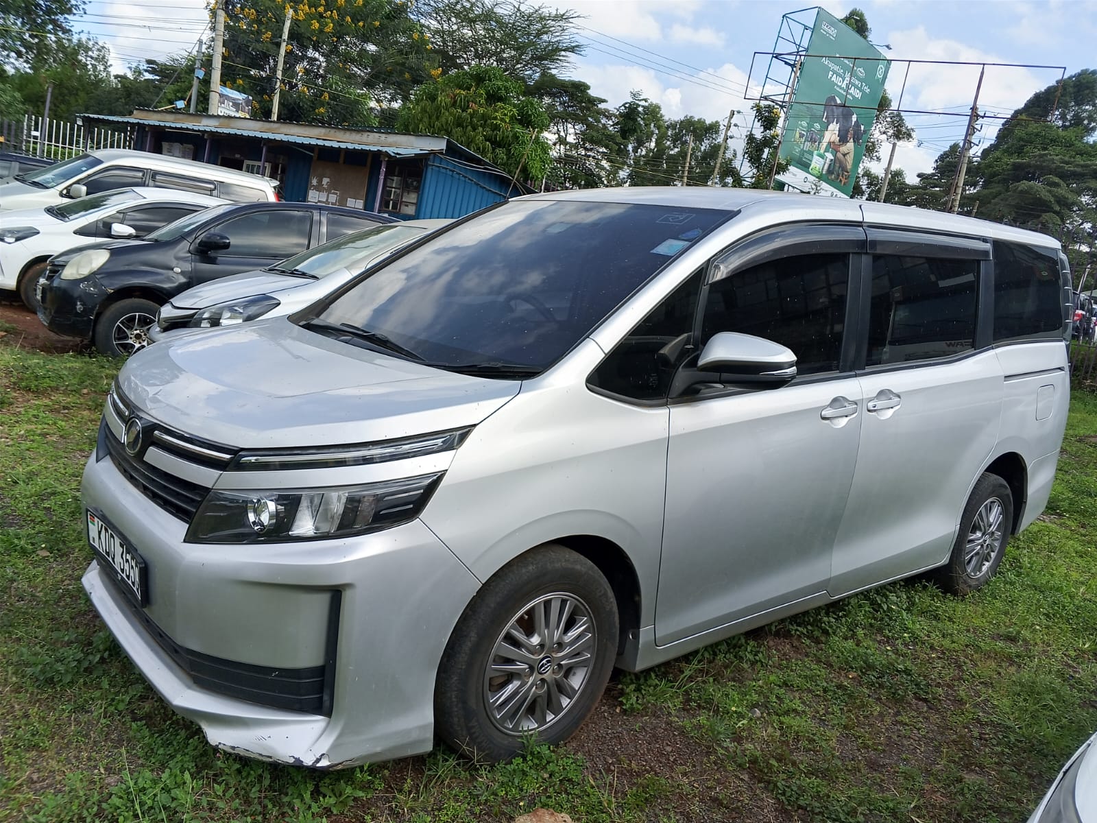 KDQ 355Q TOYOTA VOXY