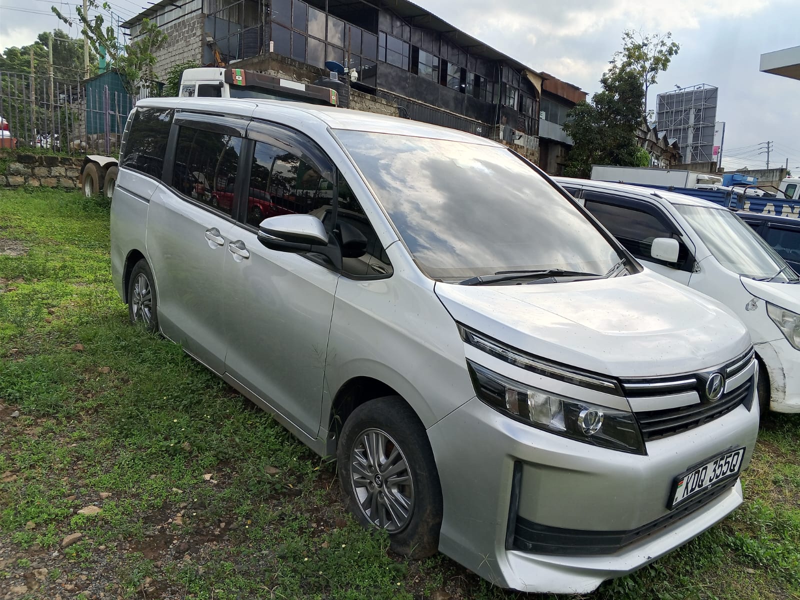 KDQ 355Q TOYOTA VOXY