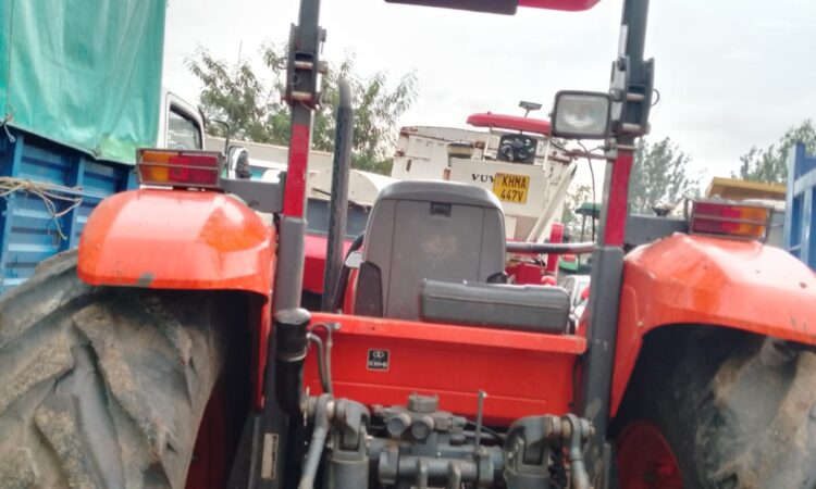 KTCC 103L KUBOTA M8540