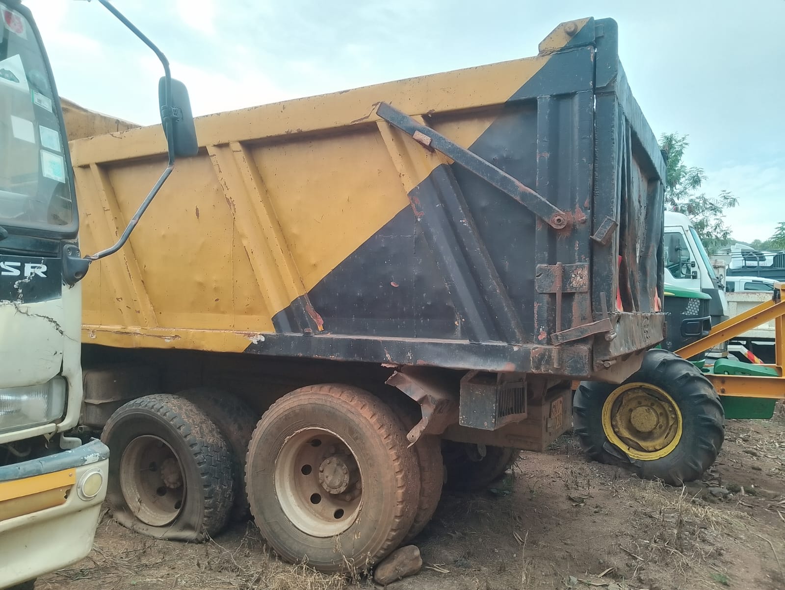 KAU 603G MITSUBISHI FUSO - Image 2